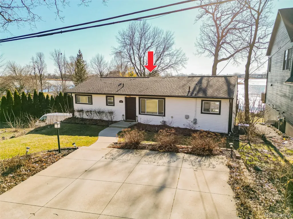 2918 Woodbine Drive Waterford Charter Township MI 48328