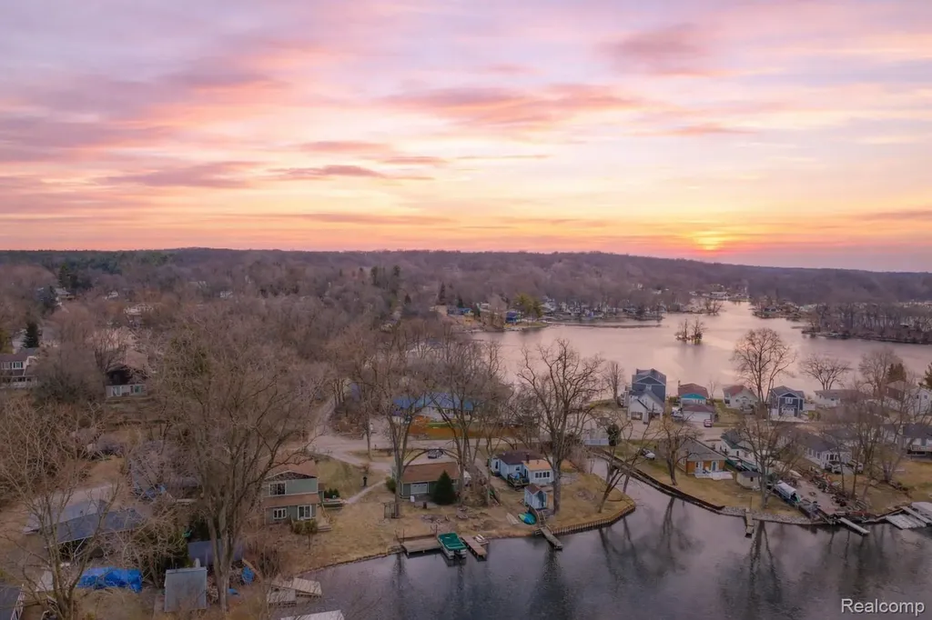 11388 Sunset Boulevard Putnam Township MI 48169
