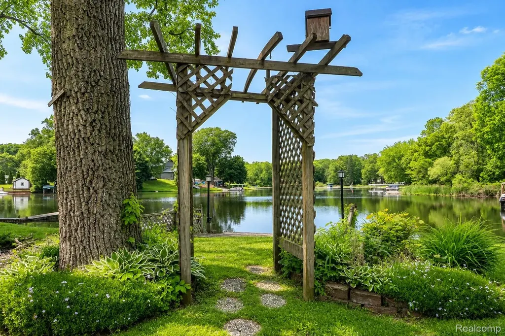 11388 Sunset Boulevard Putnam Township MI 48169