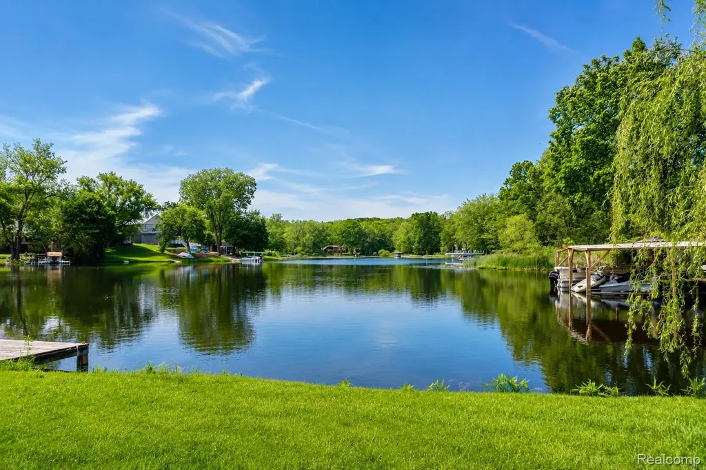 11388 Sunset Boulevard Putnam Township MI 48169