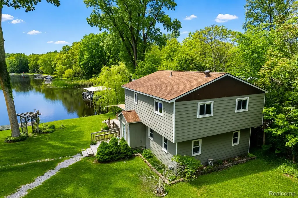 11388 Sunset Boulevard Putnam Township MI 48169