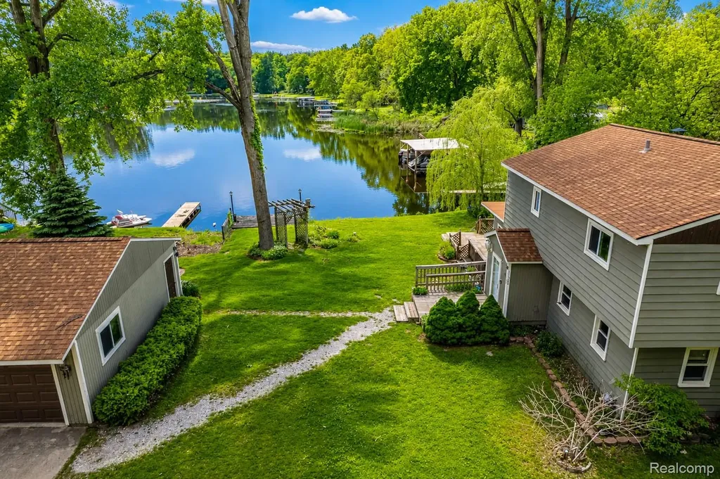 11388 Sunset Boulevard Putnam Township MI 48169