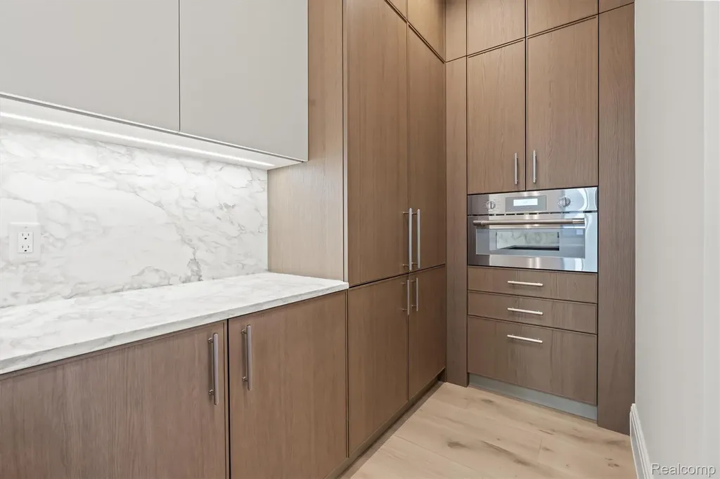 1622 Stanley Boulevard Birmingham City MI 48009