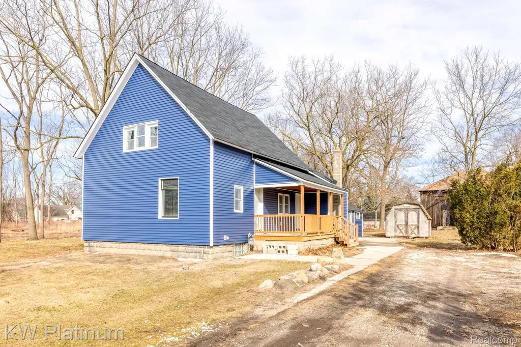2819 Ravenswood Road Port Huron City MI 48060