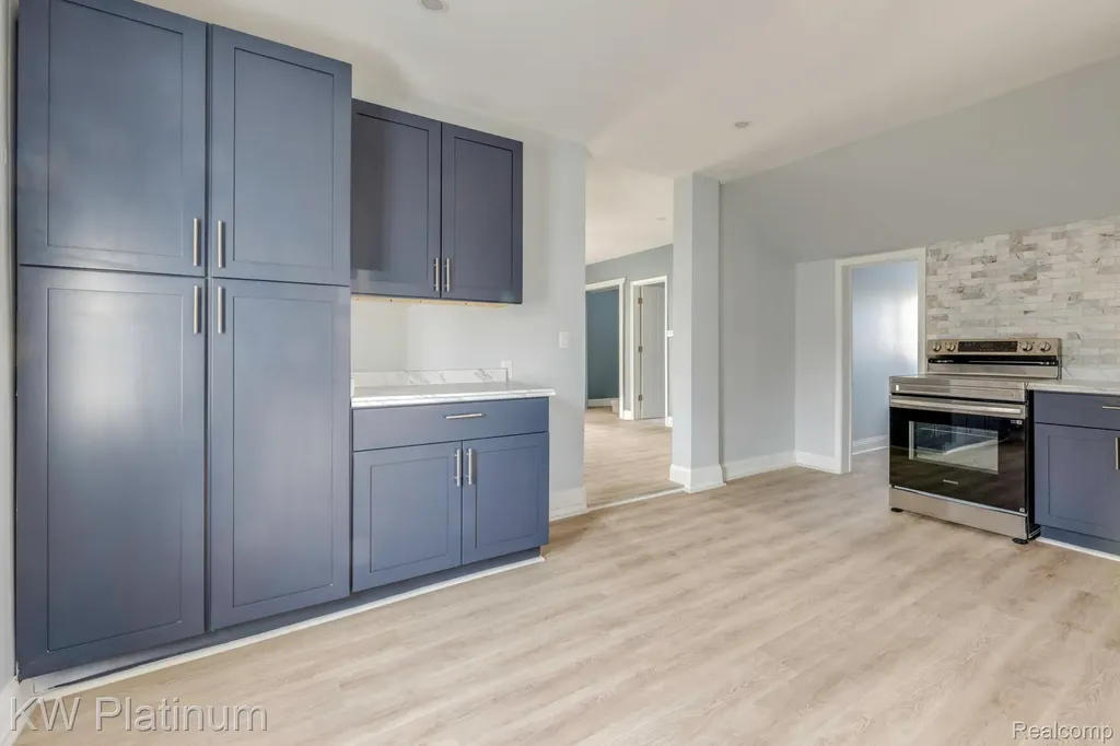 2819 Ravenswood Road Port Huron City MI 48060