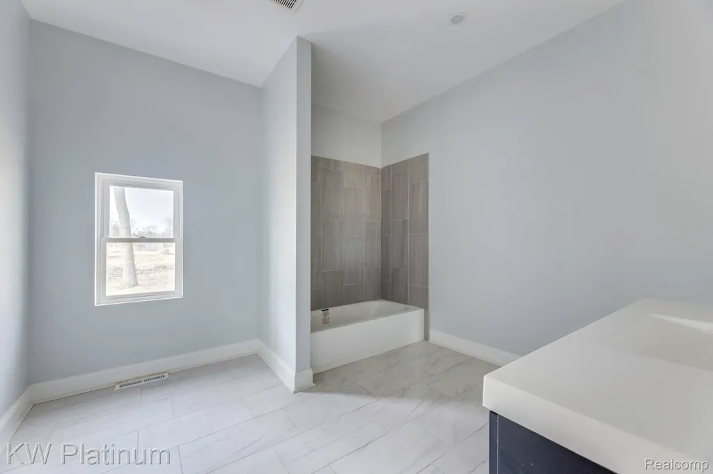 2819 Ravenswood Road Port Huron City MI 48060