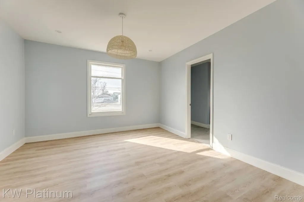 2819 Ravenswood Road Port Huron City MI 48060