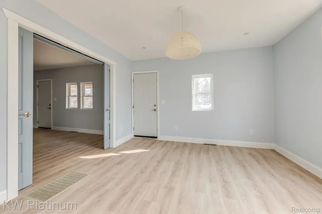 2819 Ravenswood Road Port Huron City MI 48060