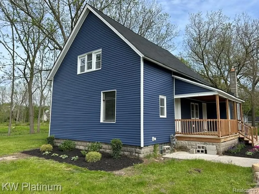 2819 Ravenswood Road Port Huron City MI 48060