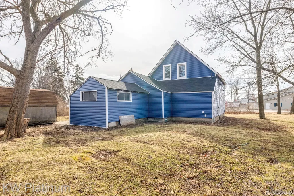 2819 Ravenswood Road Port Huron City MI 48060