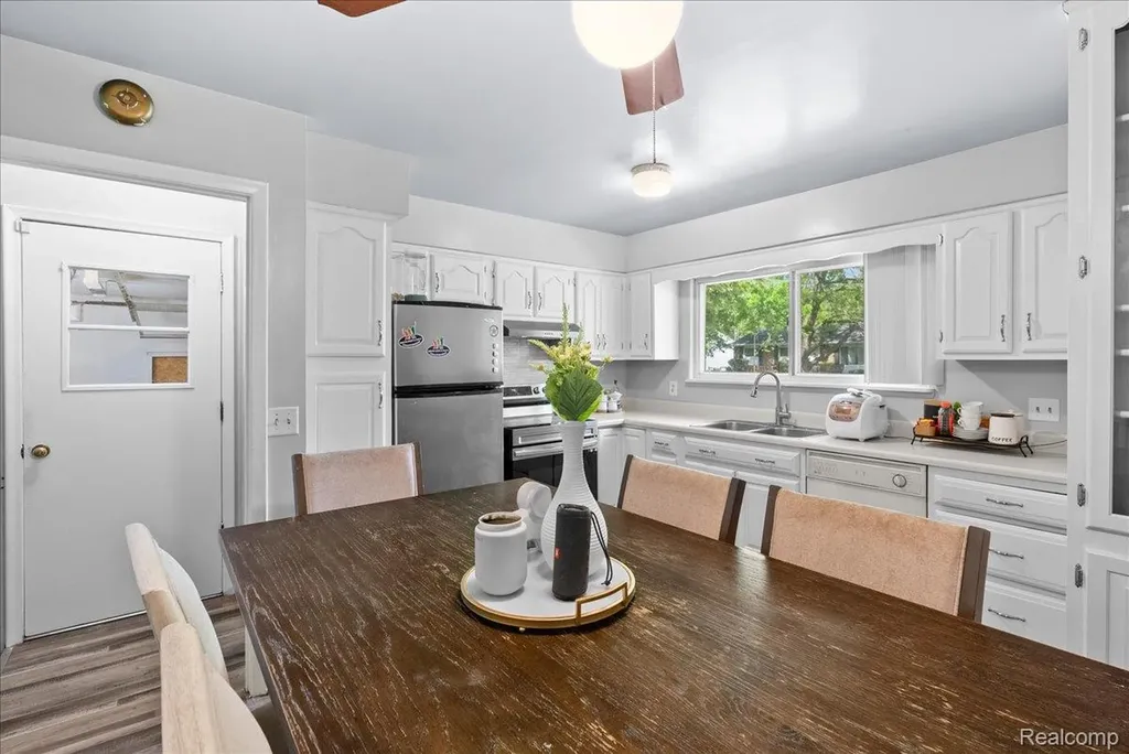 6422 Lerner Way Lansing City MI 48911