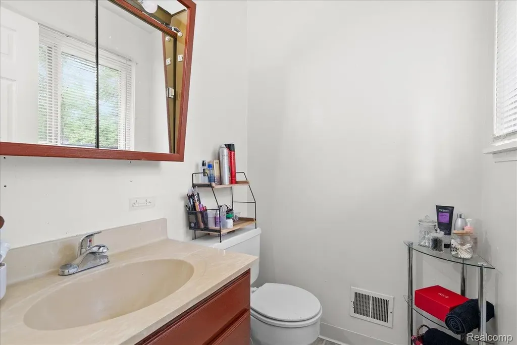6422 Lerner Way Lansing City MI 48911