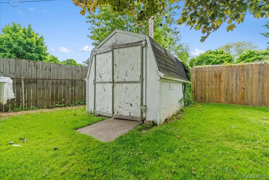 6422 Lerner Way Lansing City MI 48911