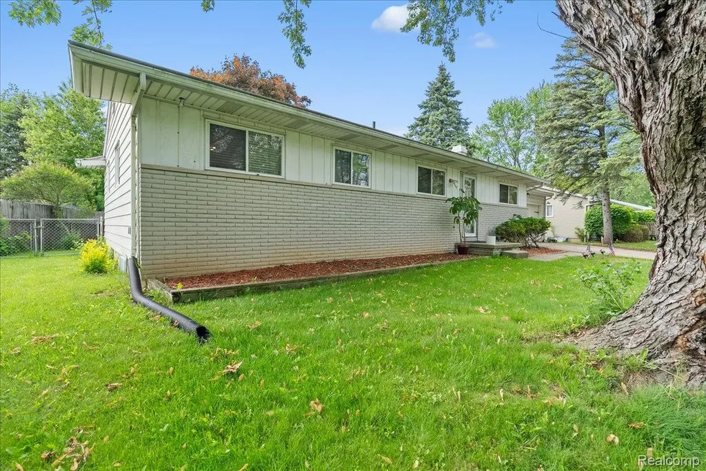 6422 Lerner Way Lansing City MI 48911