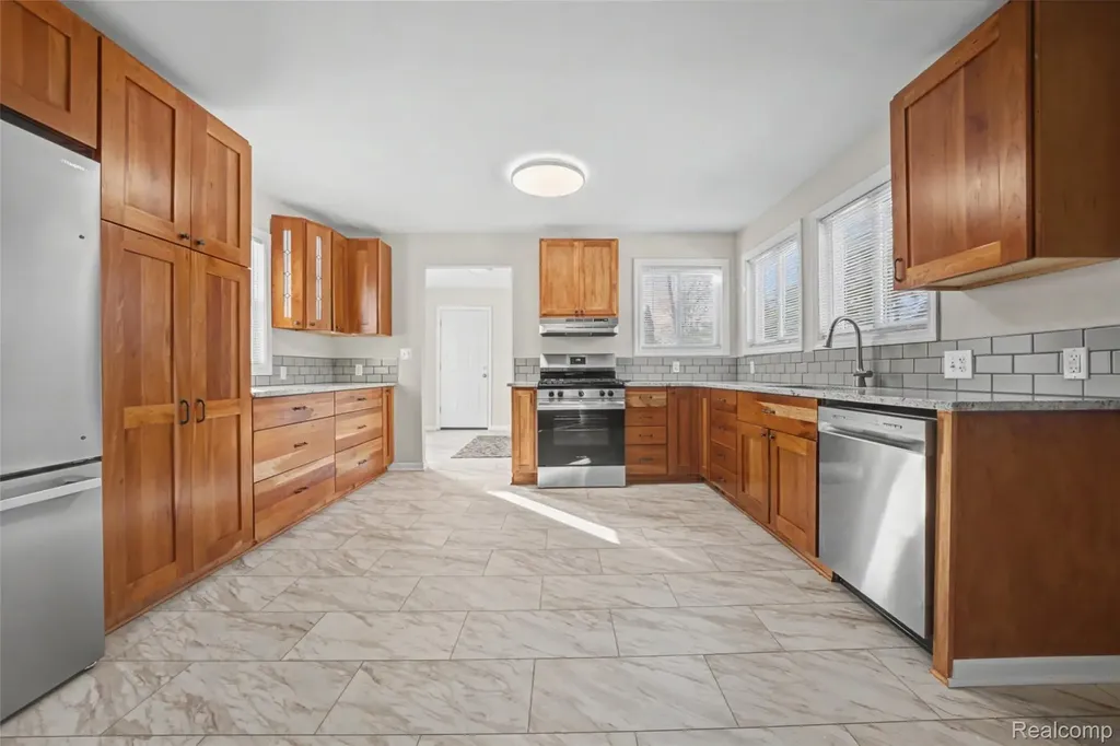 15087 N Holly Road Holly Village MI 48442