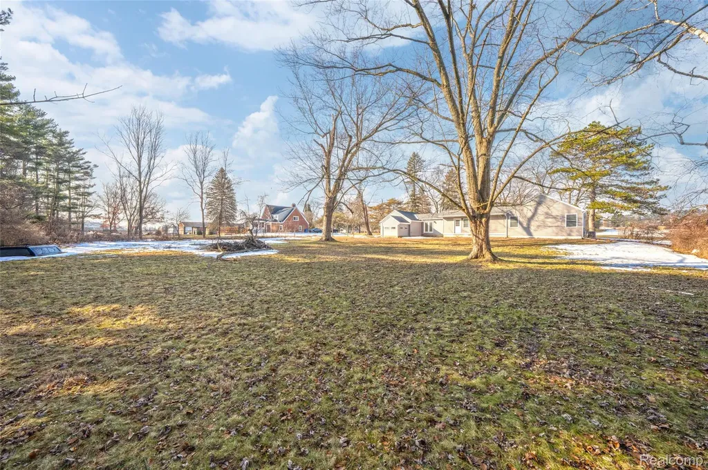 15087 N Holly Road Holly Village MI 48442