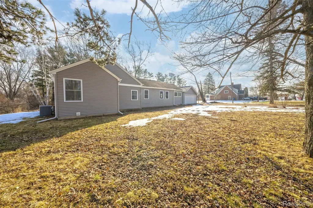 15087 N Holly Road Holly Village MI 48442