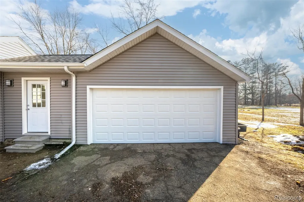 15087 N Holly Road Holly Village MI 48442