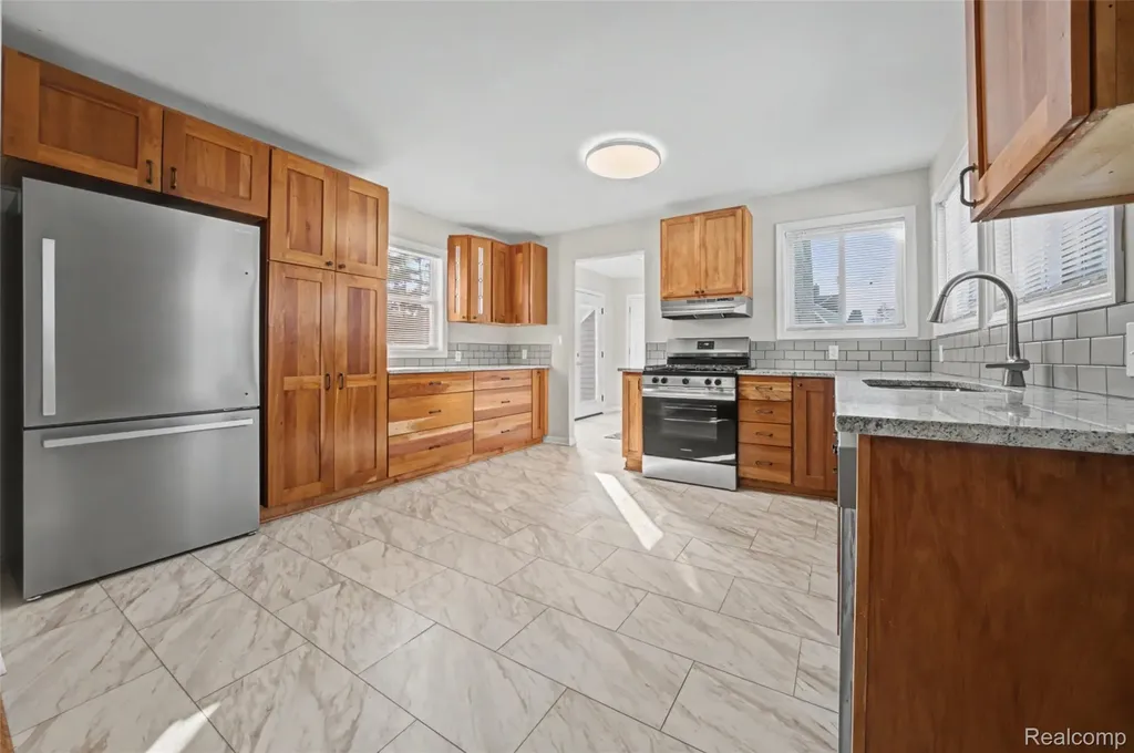 15087 N Holly Road Holly Village MI 48442
