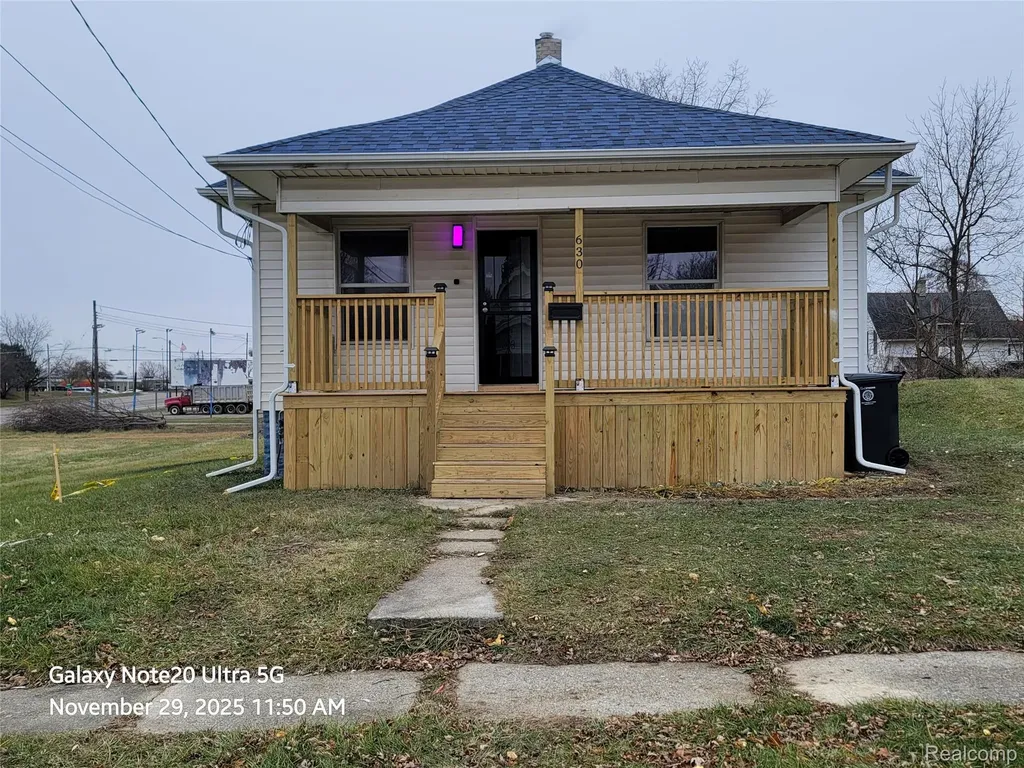 630 E Dartmouth Street Flint City MI 48505