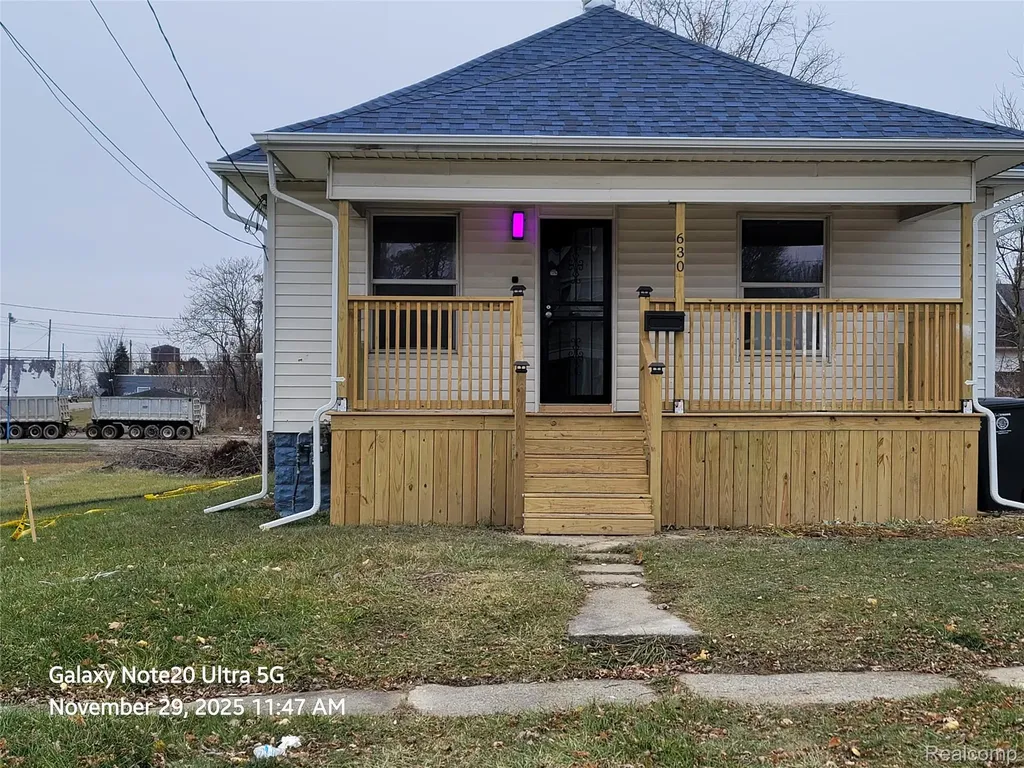 630 E Dartmouth Street Flint City MI 48505