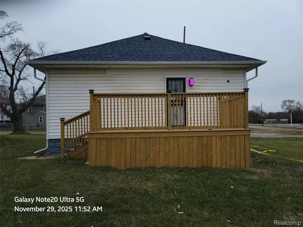 630 E Dartmouth Street Flint City MI 48505