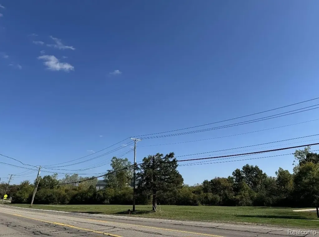 92 E Wattles Road Troy City MI 48085