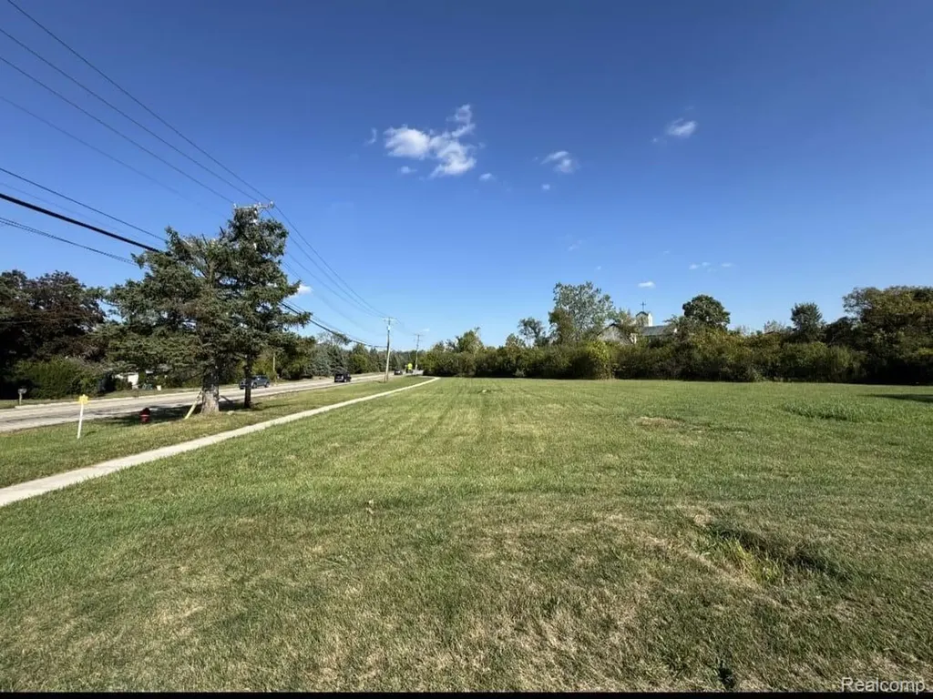 92 E Wattles Road Troy City MI 48085