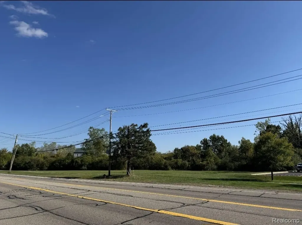 92 E Wattles Road Troy City MI 48085