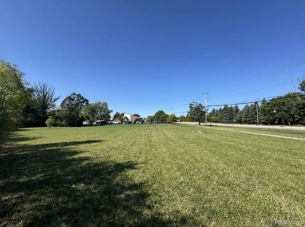 92 E Wattles Road Troy City MI 48085