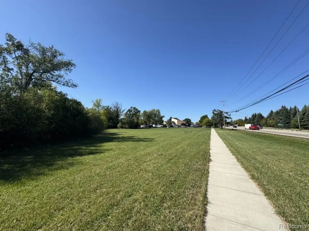 92 E Wattles Road Troy City MI 48085