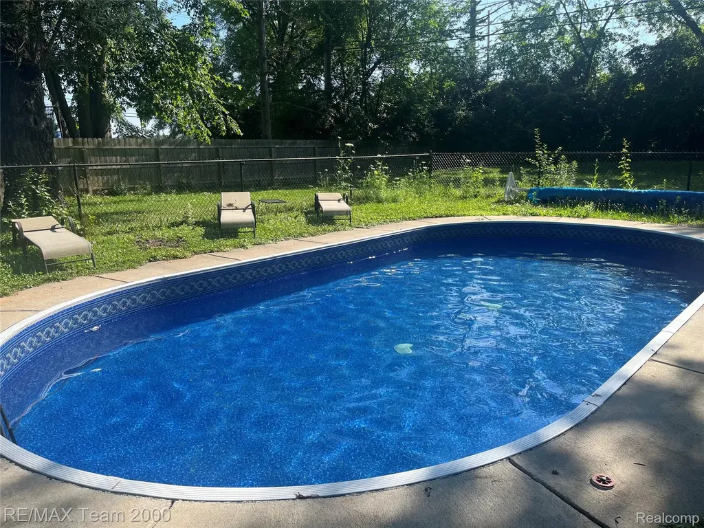 23044 Lake Way Farmington City MI 48336