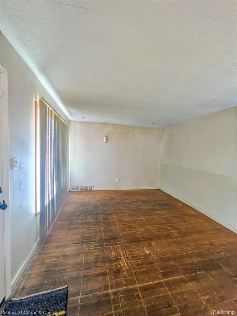 26872 Colgate Street Inkster City MI 48141
