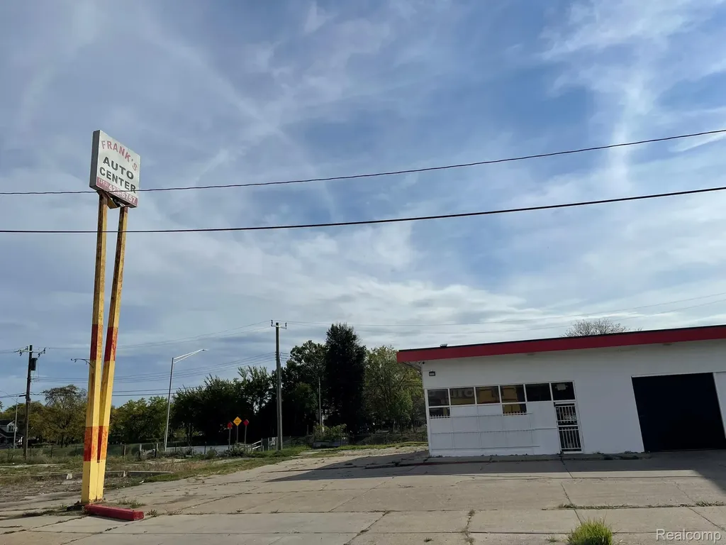 13040 Harper Avenue Detroit City MI 48213