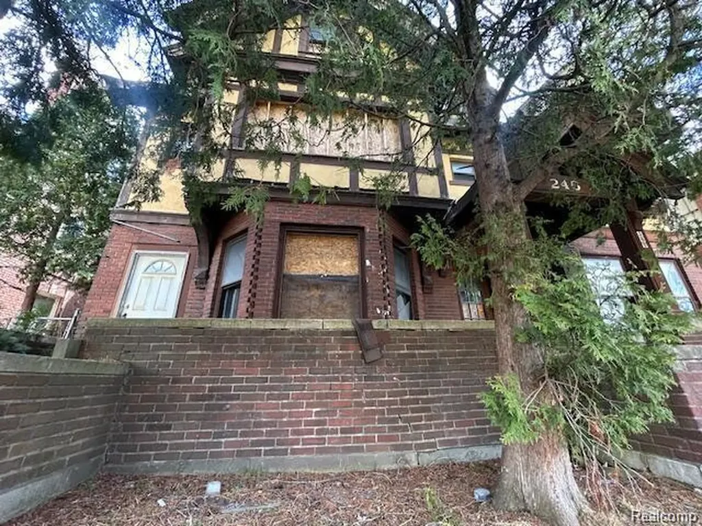 250 Eliot Street Detroit City MI 48201