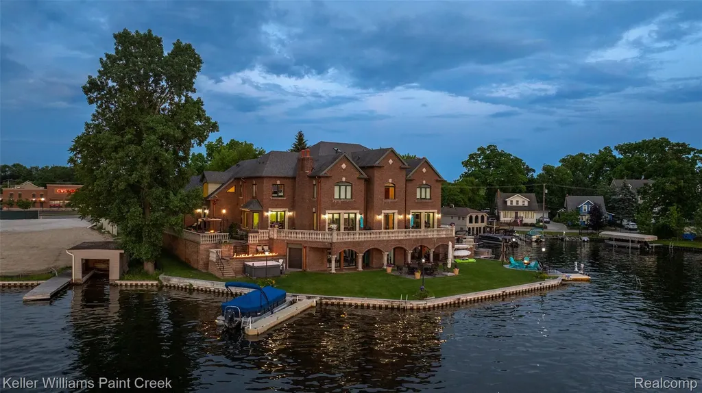 328 S Broadway Street Lake Orion Village MI 48362