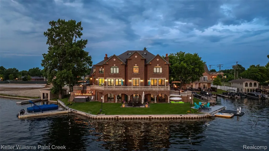328 S Broadway Street Lake Orion Village MI 48362