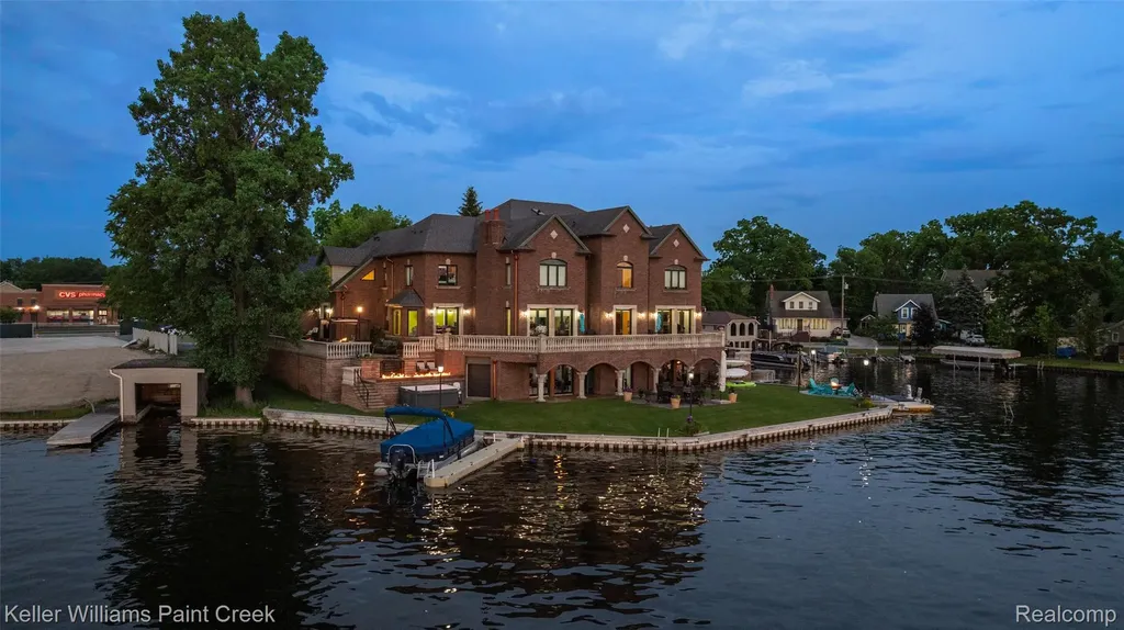 328 S Broadway Street Lake Orion Village MI 48362