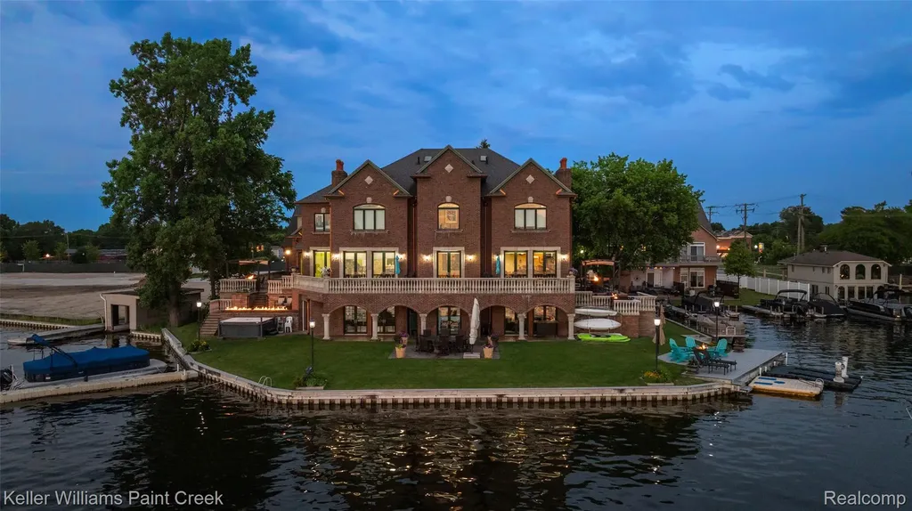 328 S Broadway Street Lake Orion Village MI 48362