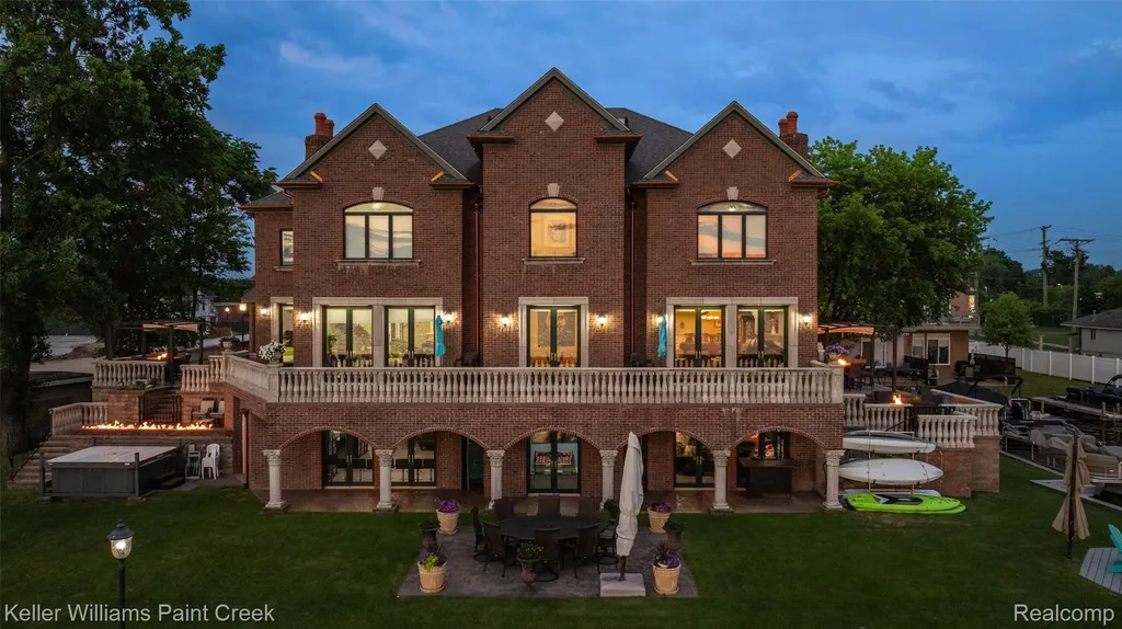 328 S Broadway Street Lake Orion Village MI 48362