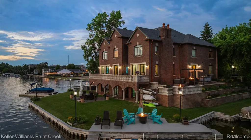 328 S Broadway Street Lake Orion Village MI 48362