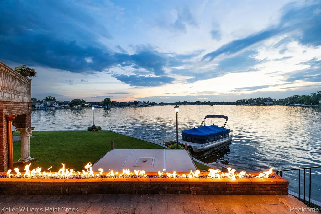 328 S Broadway Street Lake Orion Village MI 48362