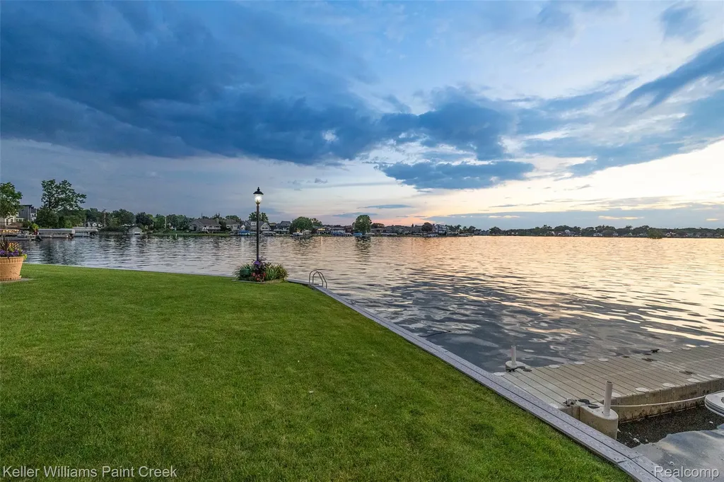 328 S Broadway Street Lake Orion Village MI 48362