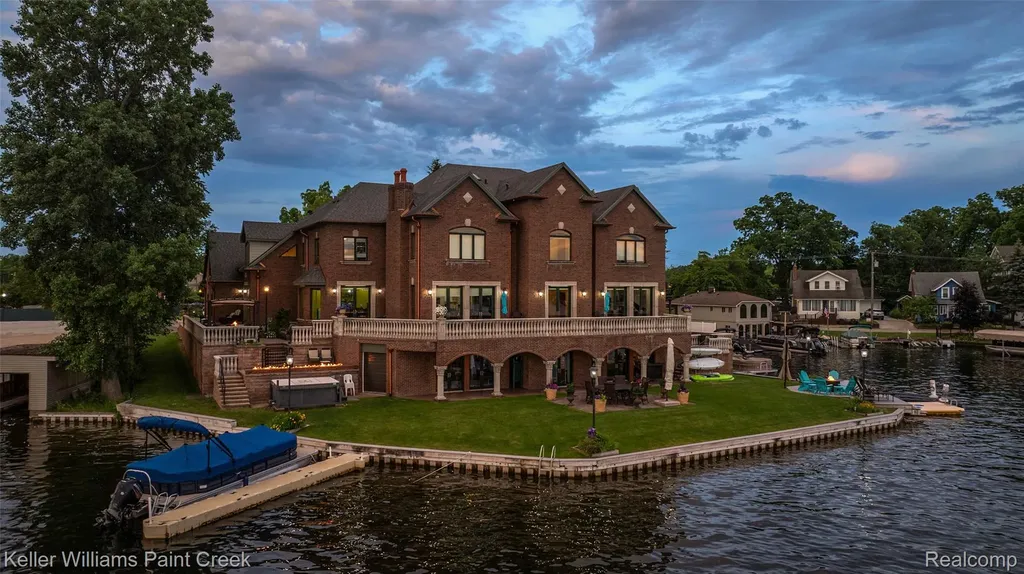 328 S Broadway Street Lake Orion Village MI 48362