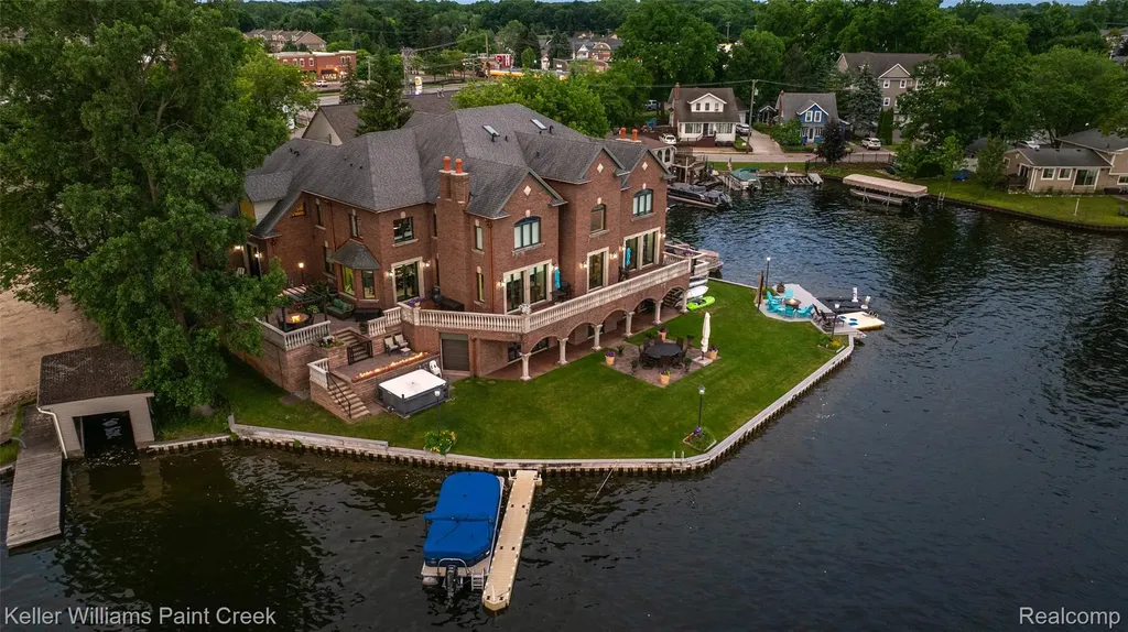 328 S Broadway Street Lake Orion Village MI 48362