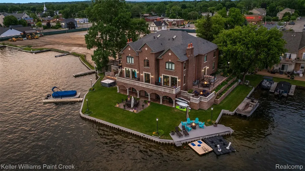 328 S Broadway Street Lake Orion Village MI 48362