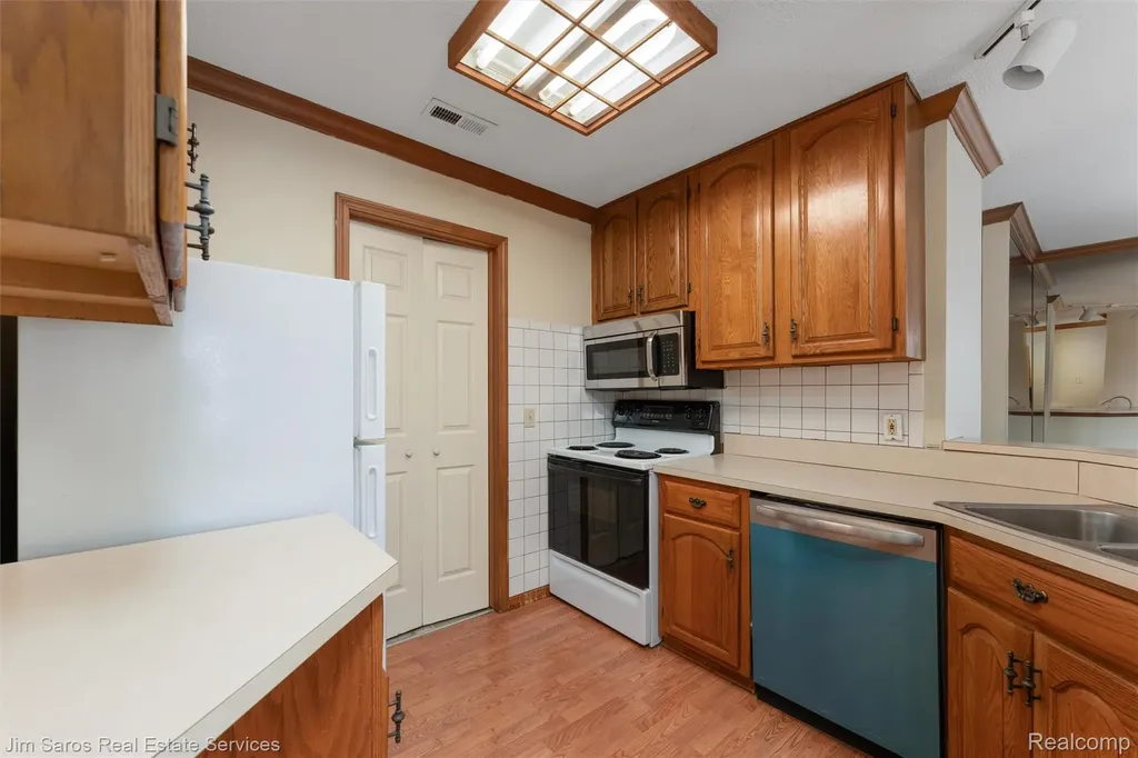 64 Rosebud Lane Mt. Clemens City MI 48043