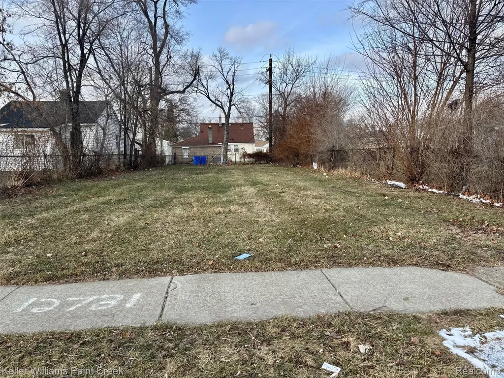 12731 Georgiana Avenue Warren City MI 48089