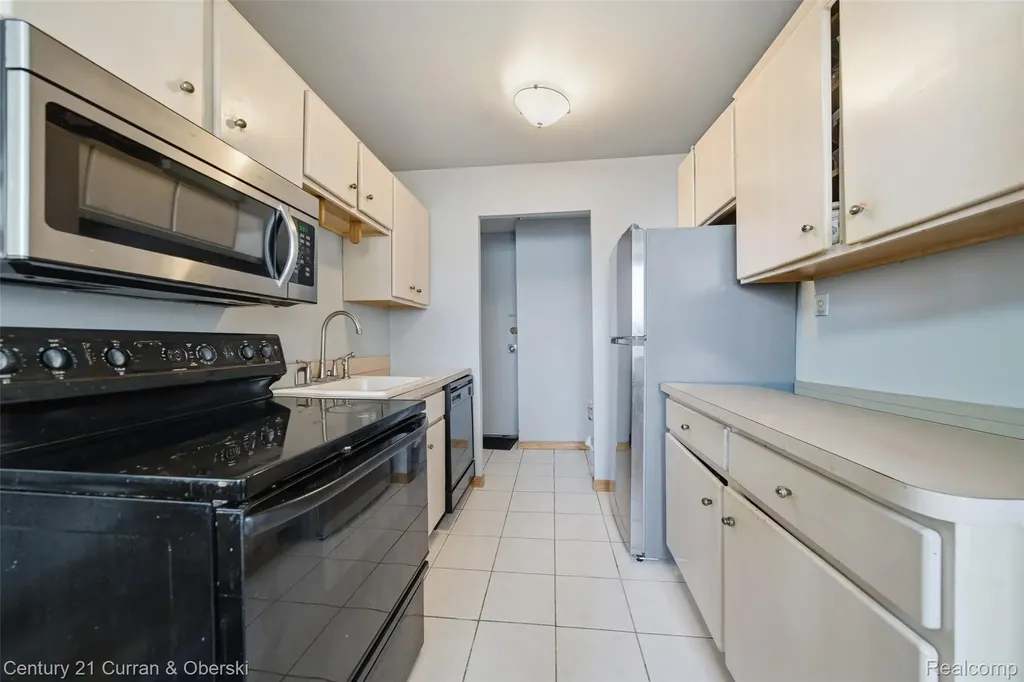 8900 E Jefferson Avenue Detroit City MI 48214