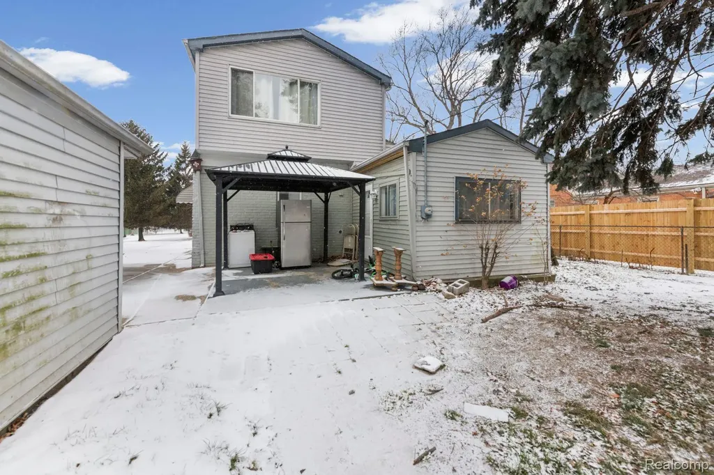 29288 Park Street Roseville City MI 48066